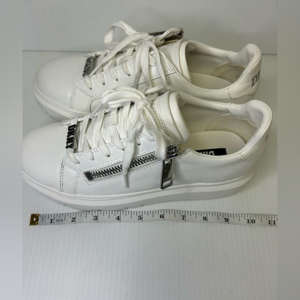 🤍”DKNY” NWT Women’s Matti Lace Up White Sneakers w/ Side Silver Zipper Detailing - Picture 10 of 15